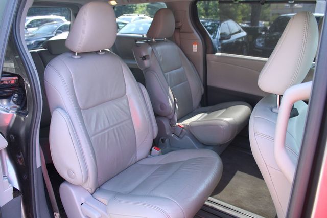 2018 Toyota Sienna XLE FWD 8-Passenger - 23051550 - 34