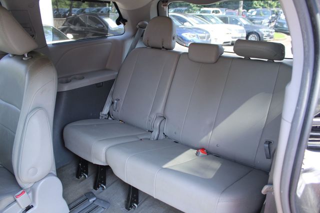 2018 Toyota Sienna XLE FWD 8-Passenger - 23051550 - 35
