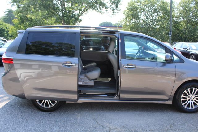 2018 Toyota Sienna XLE FWD 8-Passenger - 23051550 - 37
