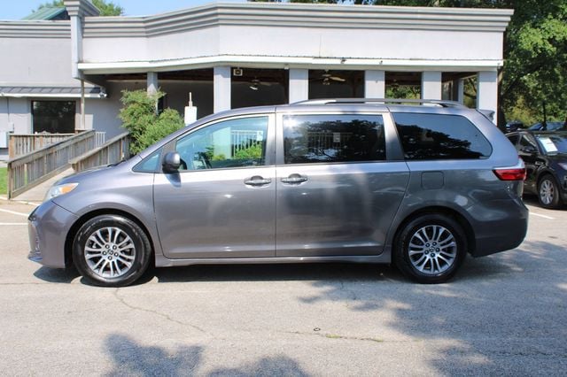 2018 Toyota Sienna XLE FWD 8-Passenger - 23051550 - 3