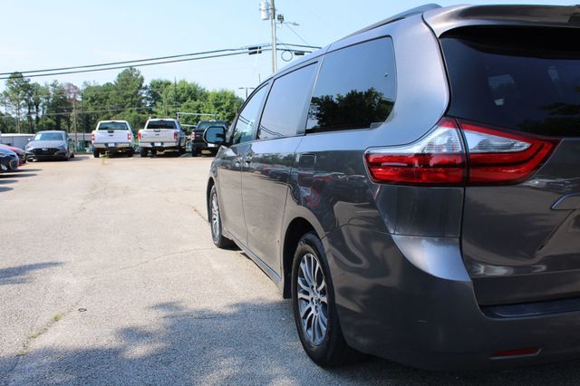 2018 Toyota Sienna XLE FWD 8-Passenger - 23051550 - 39