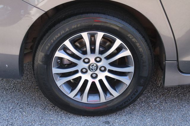 2018 Toyota Sienna XLE FWD 8-Passenger - 23051550 - 40