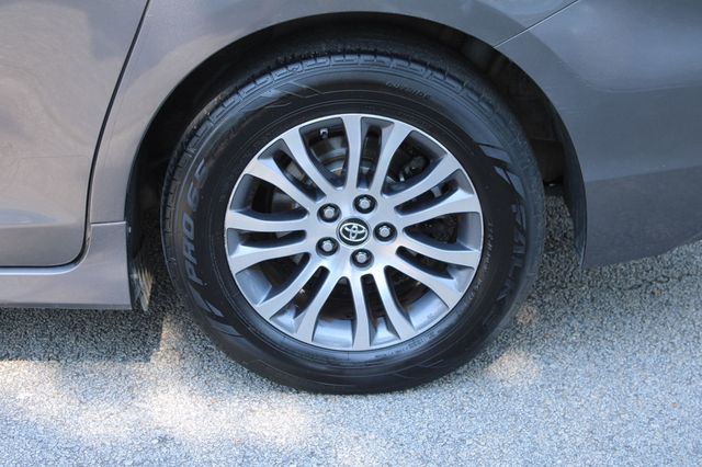 2018 Toyota Sienna XLE FWD 8-Passenger - 23051550 - 43