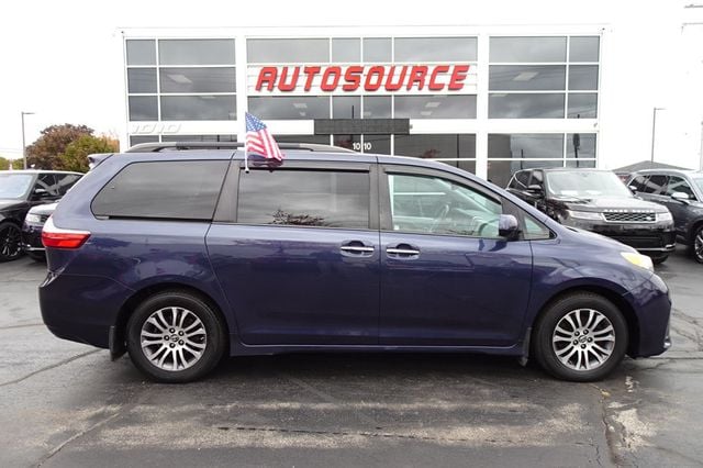 2018 Toyota Sienna XLE FWD 8-Passenger - 22935433 - 0