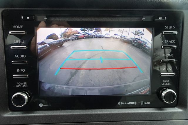 2018 Toyota Sienna XLE FWD 8-Passenger - 22935433 - 18