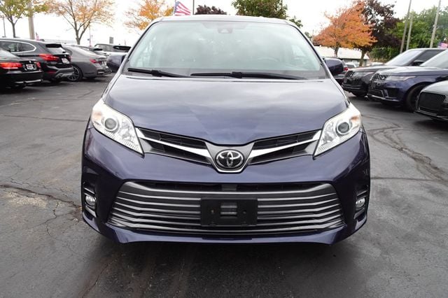 2018 Toyota Sienna XLE FWD 8-Passenger - 22935433 - 2