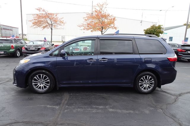 2018 Toyota Sienna XLE FWD 8-Passenger - 22935433 - 4