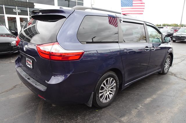2018 Toyota Sienna XLE FWD 8-Passenger - 22935433 - 7