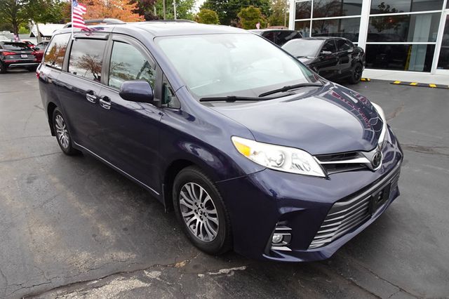 2018 Toyota Sienna XLE FWD 8-Passenger - 22935433 - 8