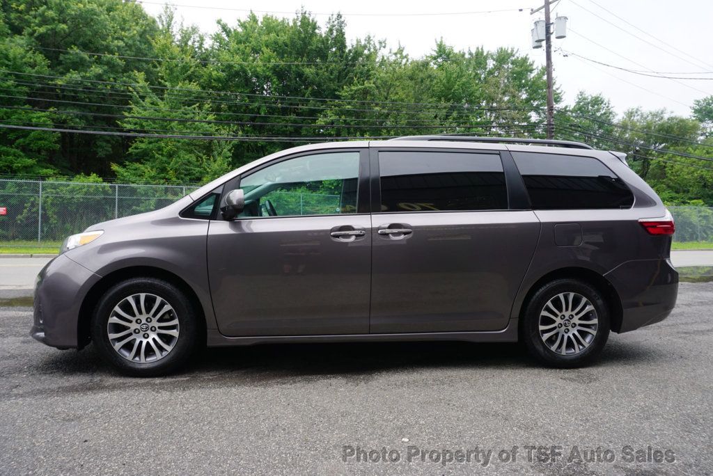 2018 Toyota Sienna XLE FWD 8-Passenger NAVIGATION REAR CAM LEATHER SUNROOF LOADED!! - 22879386 - 3