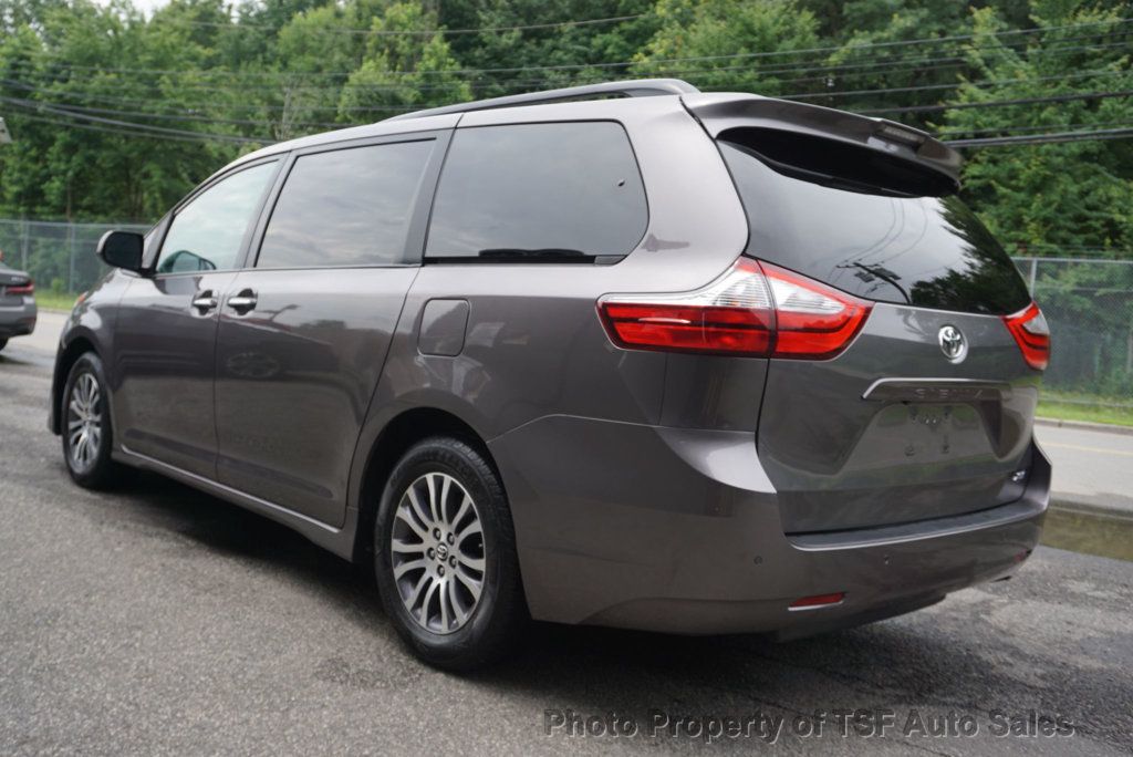 2018 Toyota Sienna XLE FWD 8-Passenger NAVIGATION REAR CAM LEATHER SUNROOF LOADED!! - 22879386 - 4