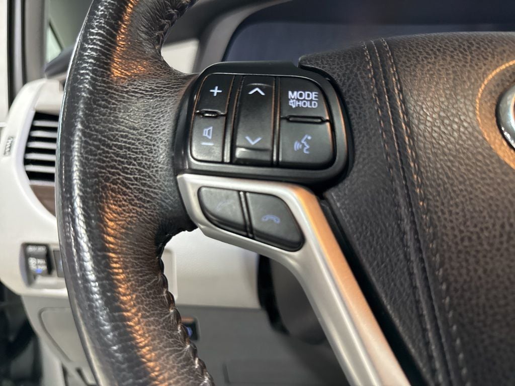 2018 Toyota Sienna XLE Premium FWD 8-Passenger - 22988936 - 13