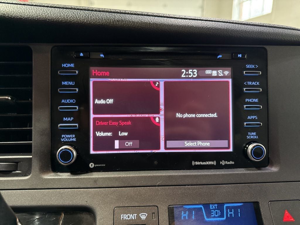 2018 Toyota Sienna XLE Premium FWD 8-Passenger - 22988936 - 17