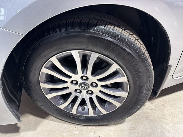 2018 Toyota Sienna XLE Premium FWD 8-Passenger - 22988936 - 1