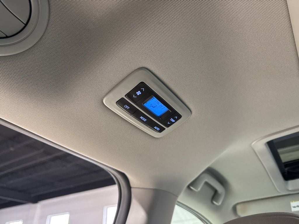 2018 Toyota Sienna XLE Premium FWD 8-Passenger - 22988936 - 36