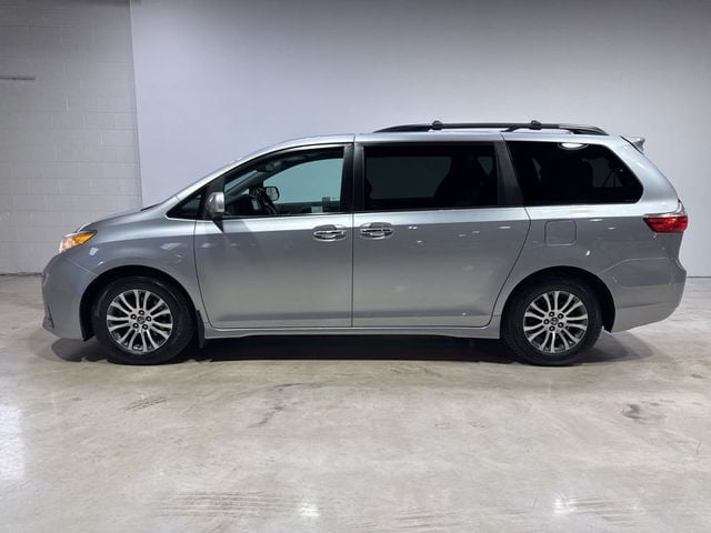 2018 Toyota Sienna XLE Premium FWD 8-Passenger - 22988936 - 3