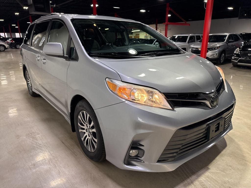 2018 Toyota Sienna XLE Premium FWD 8-Passenger - 22988936 - 7