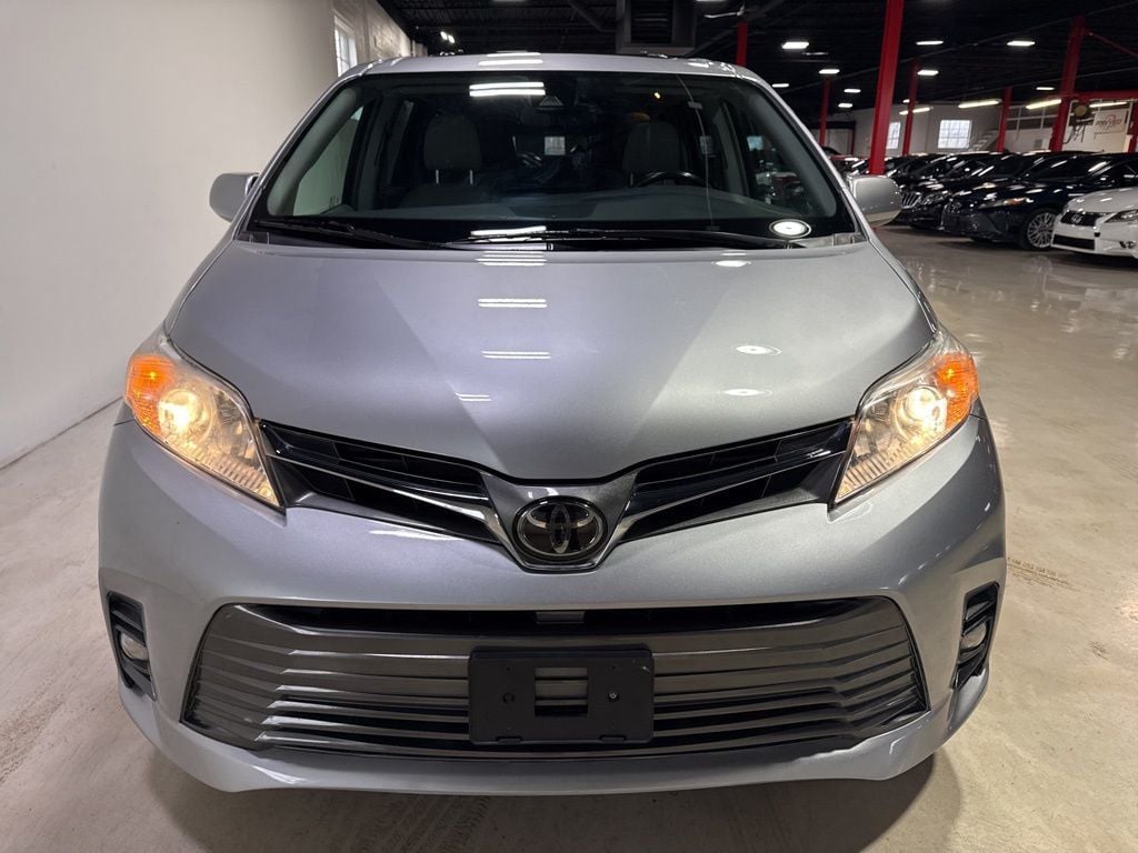 2018 Toyota Sienna XLE Premium FWD 8-Passenger - 22988936 - 8