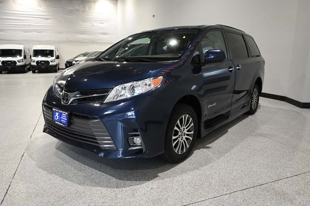 2018 Toyota Sienna XLE Premium FWD 8-Passenger - 23044280 - 9