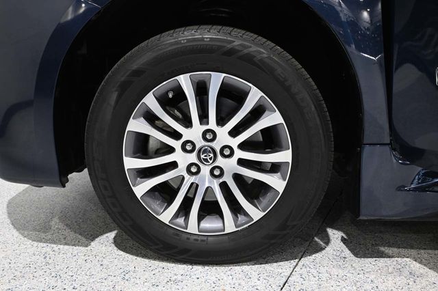 2018 Toyota Sienna XLE Premium FWD 8-Passenger - 23044280 - 11