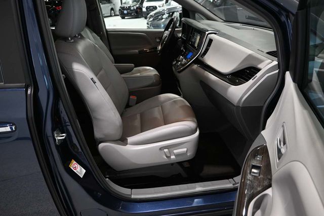 2018 Toyota Sienna XLE Premium FWD 8-Passenger - 23044280 - 14