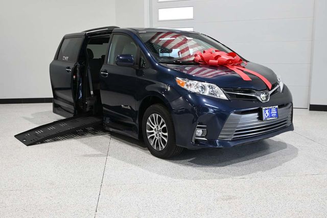 2018 Toyota Sienna XLE Premium FWD 8-Passenger - 23044280 - 1