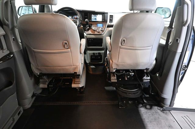 2018 Toyota Sienna XLE Premium FWD 8-Passenger - 23044280 - 19