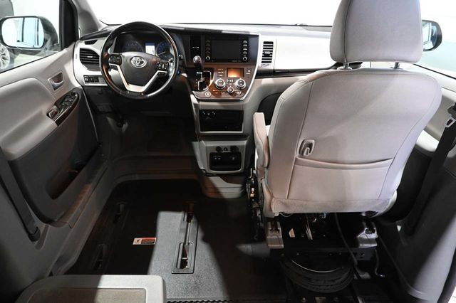 2018 Toyota Sienna XLE Premium FWD 8-Passenger - 23044280 - 20