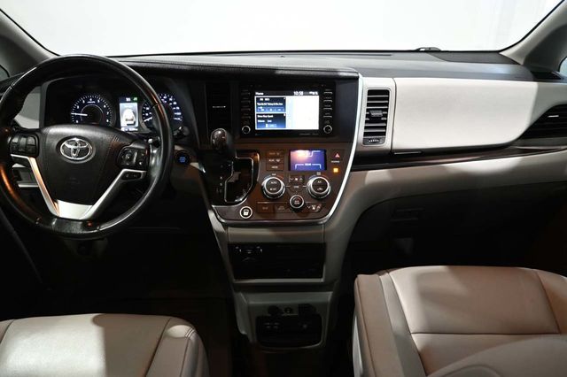 2018 Toyota Sienna XLE Premium FWD 8-Passenger - 23044280 - 23