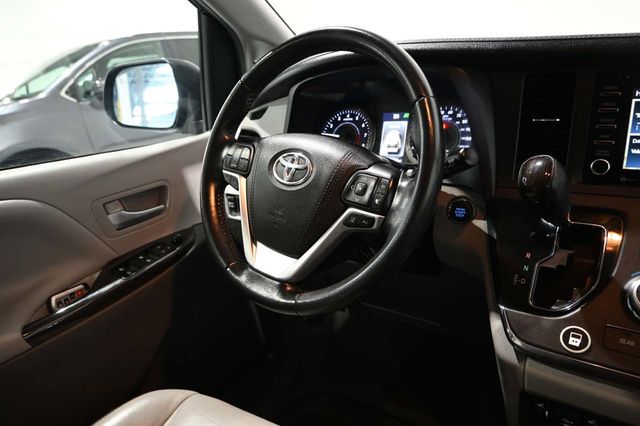 2018 Toyota Sienna XLE Premium FWD 8-Passenger - 23044280 - 25