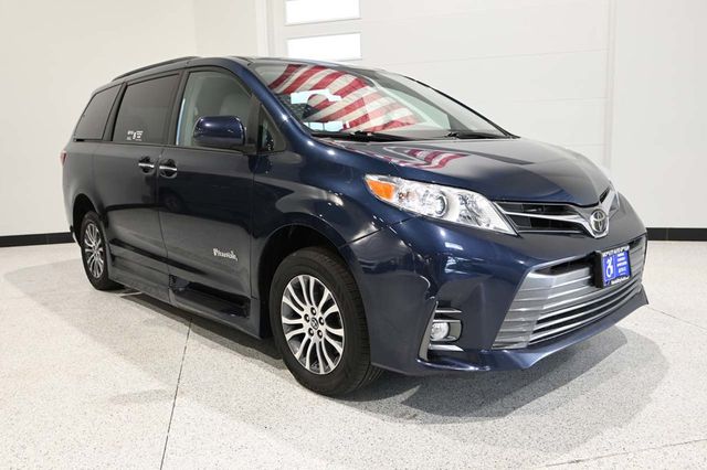 2018 Toyota Sienna XLE Premium FWD 8-Passenger - 23044280 - 2