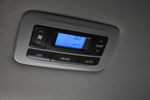 2018 Toyota Sienna XLE Premium FWD 8-Passenger - 23044280 - 30