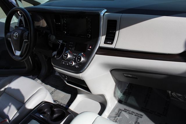 2018 Toyota Sienna XLE W/ NAVIGATION, MOONROOF, & LEATHER W/ HANDICAP  PASSEN. SEAT - 23012606 - 13