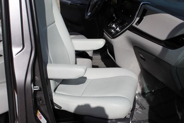 2018 Toyota Sienna XLE W/ NAVIGATION, MOONROOF, & LEATHER W/ HANDICAP  PASSEN. SEAT - 23012606 - 1