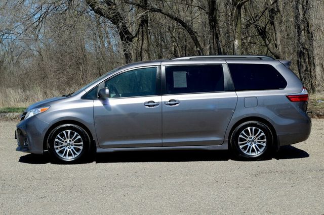 2018 Toyota Sienna XLE W/ NAVIGATION, MOONROOF, & LEATHER W/ HANDICAP  PASSEN. SEAT - 23012606 - 19