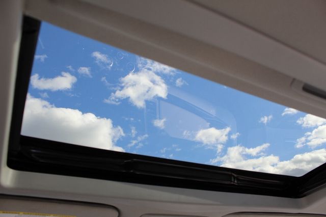 2018 Toyota Sienna XLE W/ NAVIGATION, MOONROOF, & LEATHER W/ HANDICAP  PASSEN. SEAT - 23012606 - 22