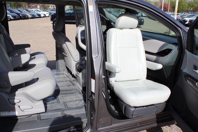 2018 Toyota Sienna XLE W/ NAVIGATION, MOONROOF, & LEATHER W/ HANDICAP  PASSEN. SEAT - 23012606 - 2