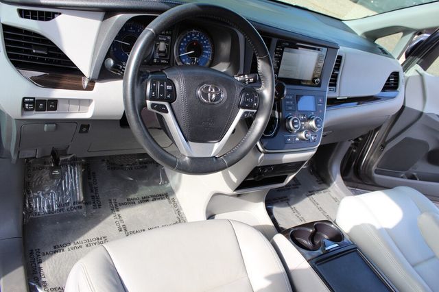 2018 Toyota Sienna XLE W/ NAVIGATION, MOONROOF, & LEATHER W/ HANDICAP  PASSEN. SEAT - 23012606 - 29
