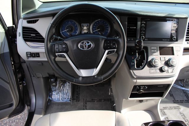 2018 Toyota Sienna XLE W/ NAVIGATION, MOONROOF, & LEATHER W/ HANDICAP  PASSEN. SEAT - 23012606 - 31