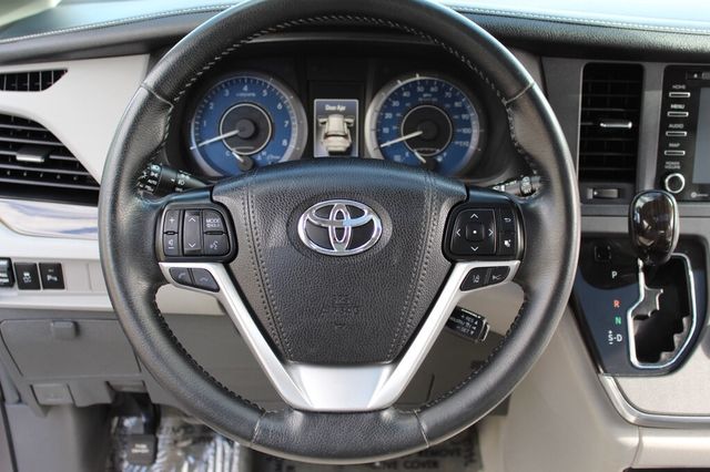 2018 Toyota Sienna XLE W/ NAVIGATION, MOONROOF, & LEATHER W/ HANDICAP  PASSEN. SEAT - 23012606 - 32