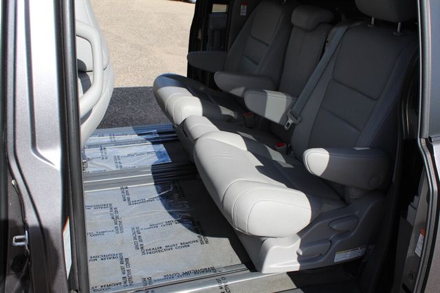 2018 Toyota Sienna XLE W/ NAVIGATION, MOONROOF, & LEATHER W/ HANDICAP  PASSEN. SEAT - 23012606 - 37