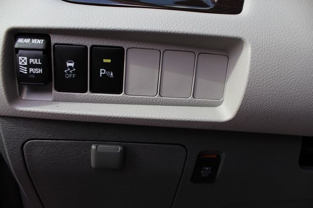 2018 Toyota Sienna XLE W/ NAVIGATION, MOONROOF, & LEATHER W/ HANDICAP  PASSEN. SEAT - 23012606 - 40