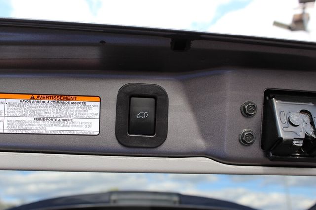 2018 Toyota Sienna XLE W/ NAVIGATION, MOONROOF, & LEATHER W/ HANDICAP  PASSEN. SEAT - 23012606 - 41