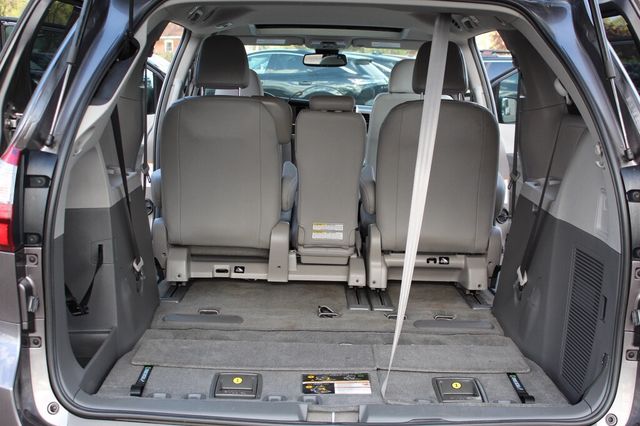 2018 Toyota Sienna XLE W/ NAVIGATION, MOONROOF, & LEATHER W/ HANDICAP  PASSEN. SEAT - 23012606 - 43