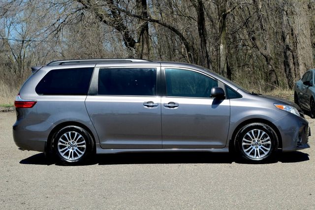 2018 Toyota Sienna XLE W/ NAVIGATION, MOONROOF, & LEATHER W/ HANDICAP  PASSEN. SEAT - 23012606 - 6