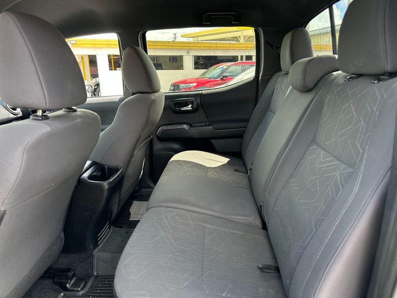 2018 Toyota Tacoma  - 23037964 - 13