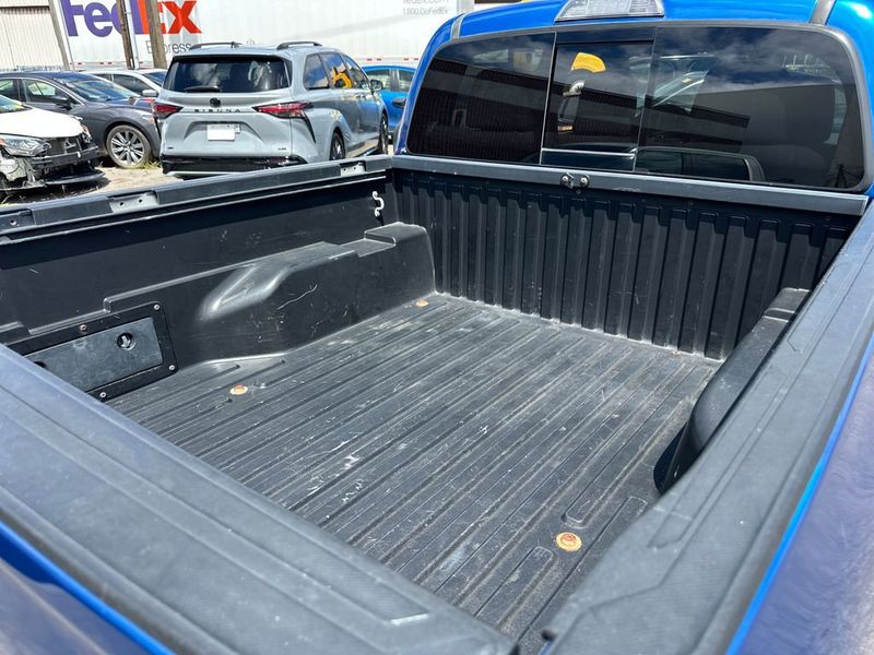 2018 Toyota Tacoma  - 23037964 - 18