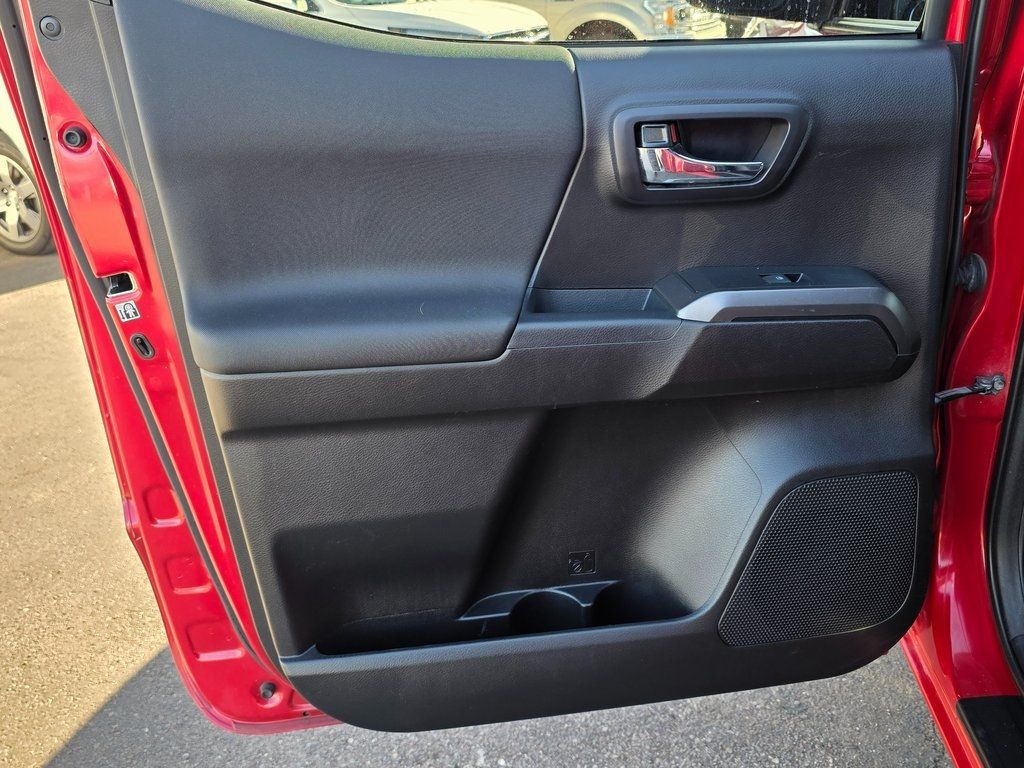 2018 Toyota Tacoma  - 22947191 - 18