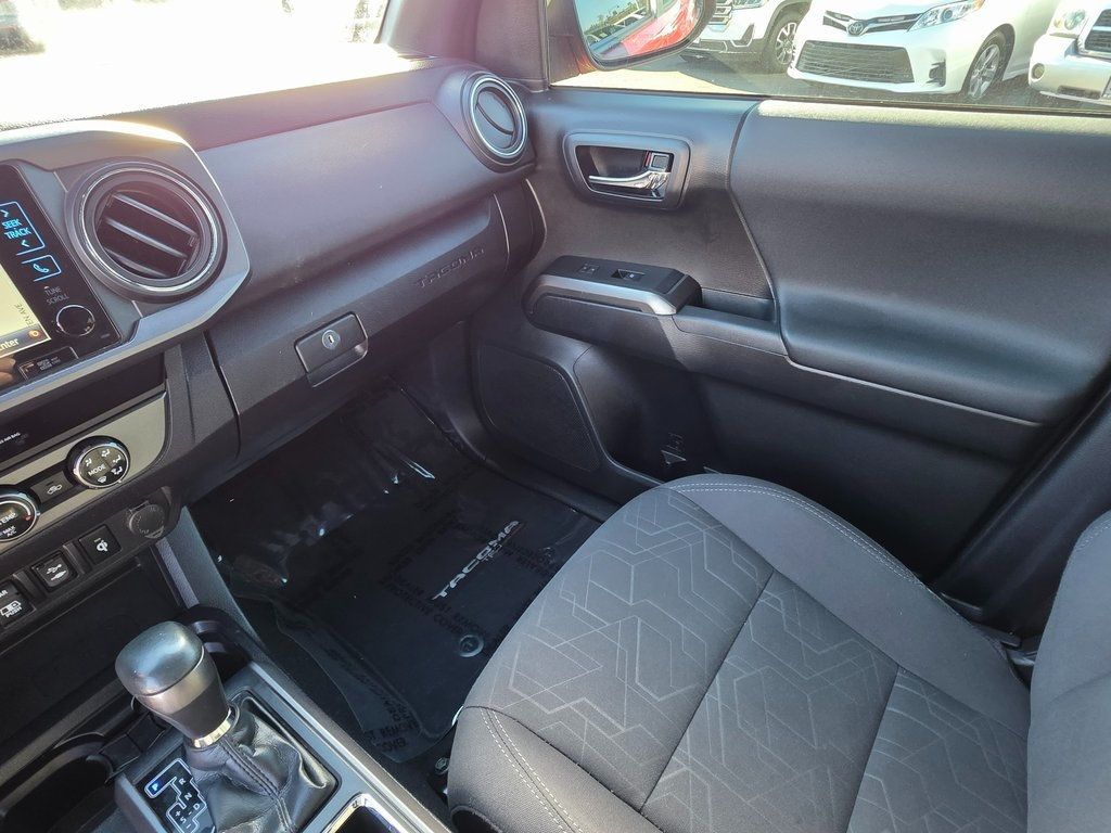 2018 Toyota Tacoma  - 22947191 - 32