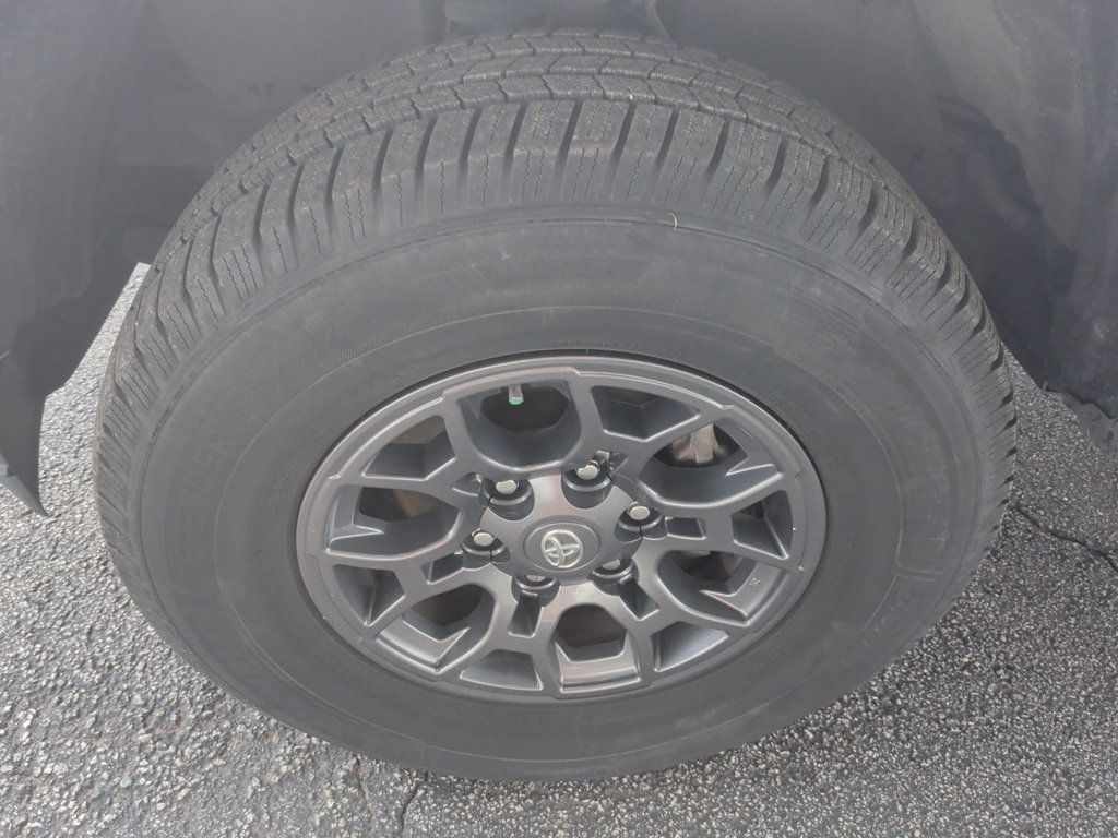 Toyota Tacoma DOUBLE CAB photo 10